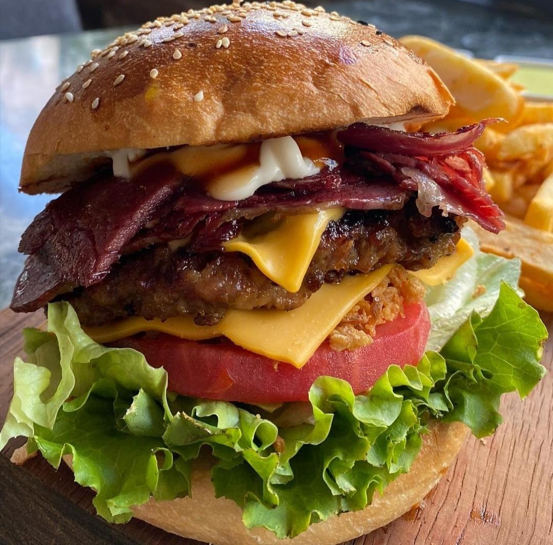 Coffee-Rubbed Beef Burger 